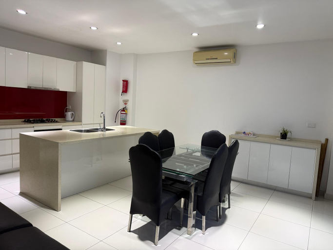 Kitchen 5, Holiday Homes - Newtown Apartment 1, Ba