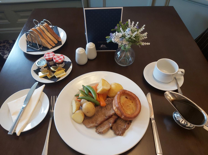 Food & Drinks 5, The Strathearn Hotel, Fife