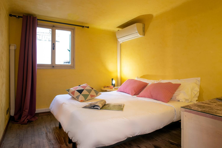 Bedroom, Borgo San Lorenzo 11, Florence