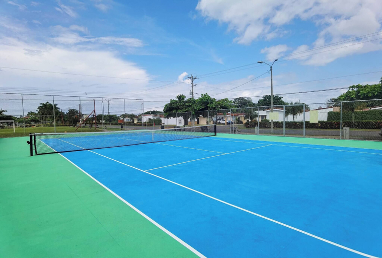 Sport court 5, Acogedora Casa de Playa, Condominio Malaga Bejuco, Parrita