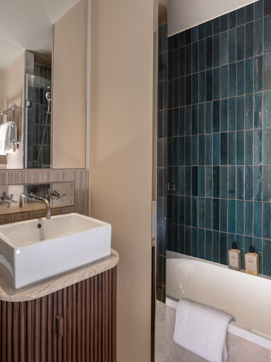Bathroom 3, Lazare Nomade, Paris