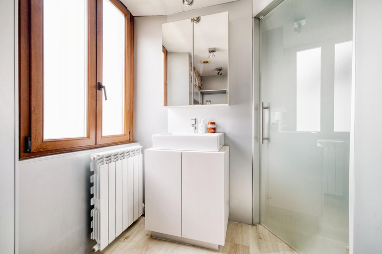 Bathroom, ALTIDO Stylish 2-Level Loft in Perfect Como Centre, Como