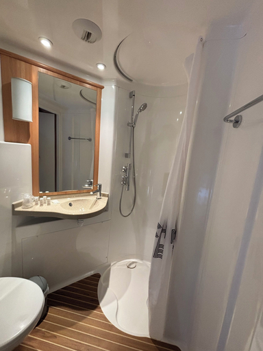 Bathroom 2, Les Rochers Blancs, Haute-Savoie