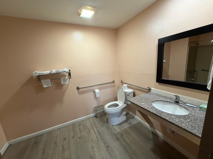 Bathroom 4, Paradise Inn & Suites, East Baton Rouge
