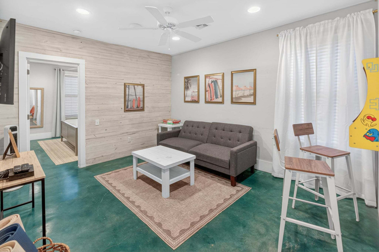 Living area 3, Old Town Oasis Rooftop Deck - Pool - Walk to Everything!, Nueces