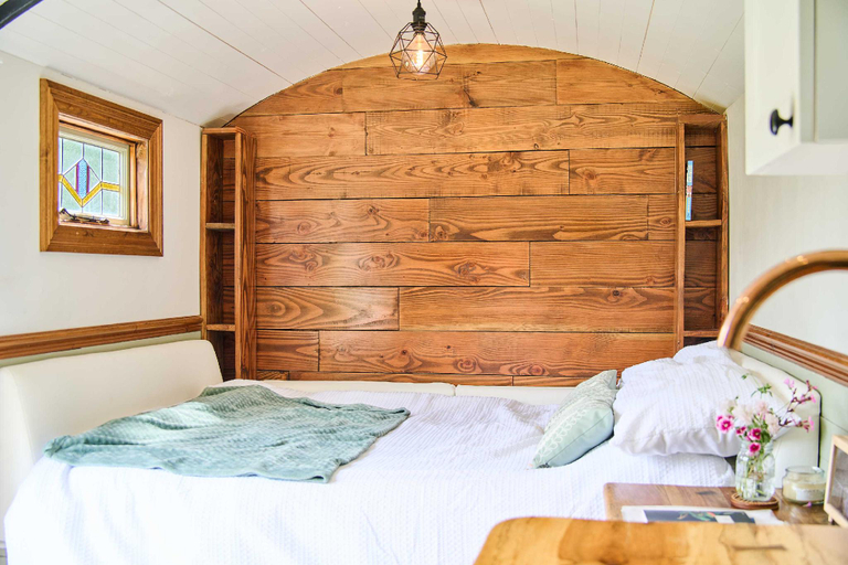 Bedroom 3, Host & Stay | Dipple Farm Shepherds Hut, Devon