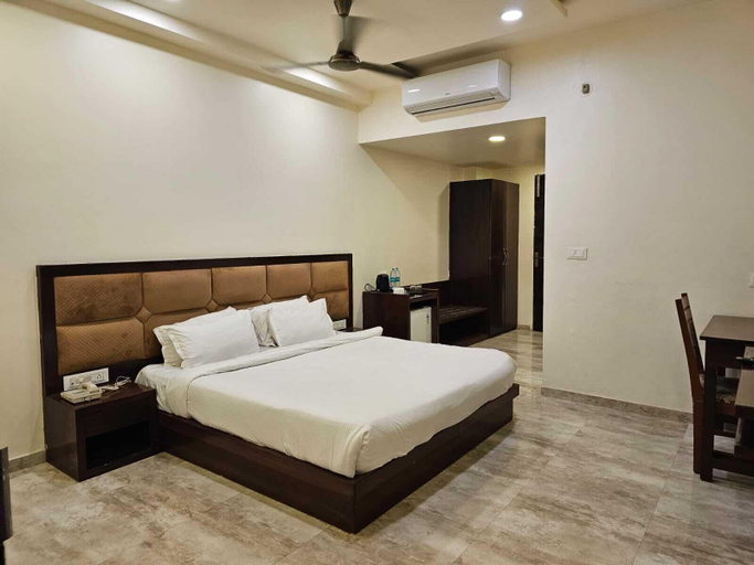 Room 5, Madhogarh, Jaipur