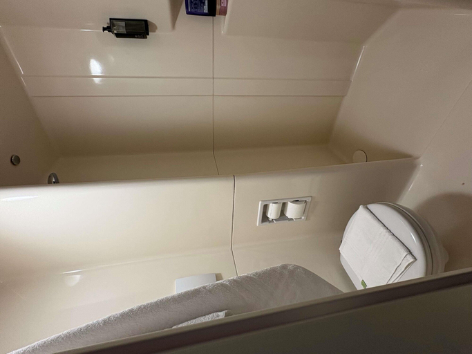 Bathroom 4, ibis budget Granville, Manche