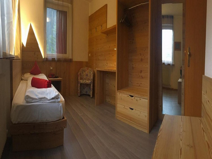 Bedroom 2, Fedaia Joy B&B, Trento