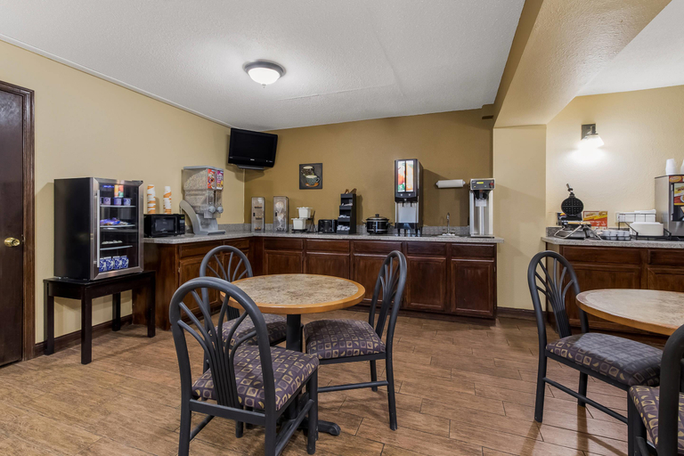 Food & Drinks 5, Econo Lodge Inn & Suites Yankton, Yankton