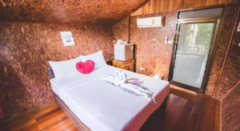 Bedroom 2, River View Resort At Chaewlan, Ban Ta Khun