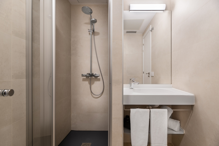 Bathroom 3, Apartamentos Suites The Way, León