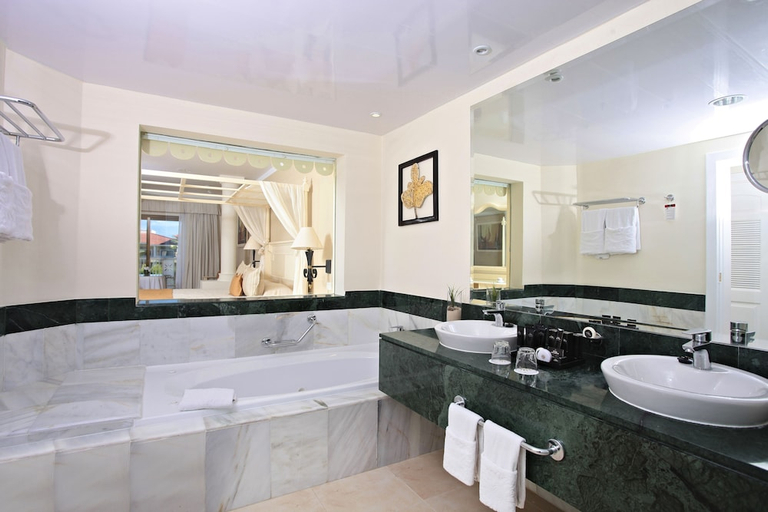 Bathroom 5, Bahia Principe Grand Aquamarine, Salvaleon de Higuey
