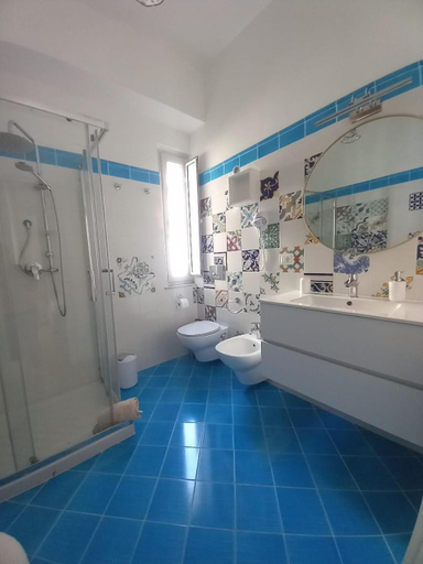 Bathroom 3, Palazzo Sardanelli, Vibo Valentia