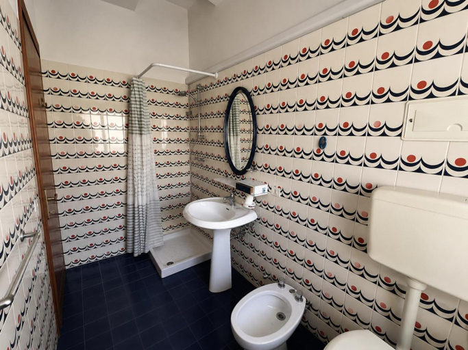 Bathroom 2, Villa Loris, Udine