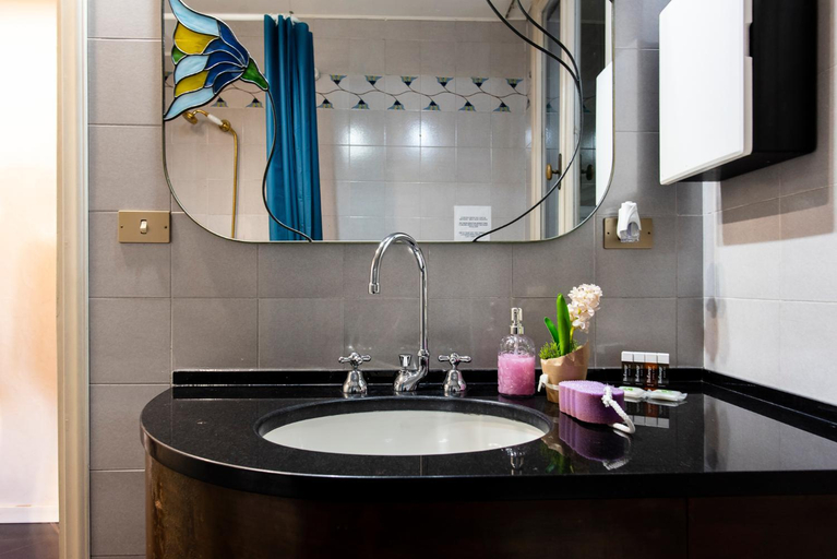 Bathroom 3, Borgo San Lorenzo 11, Florence