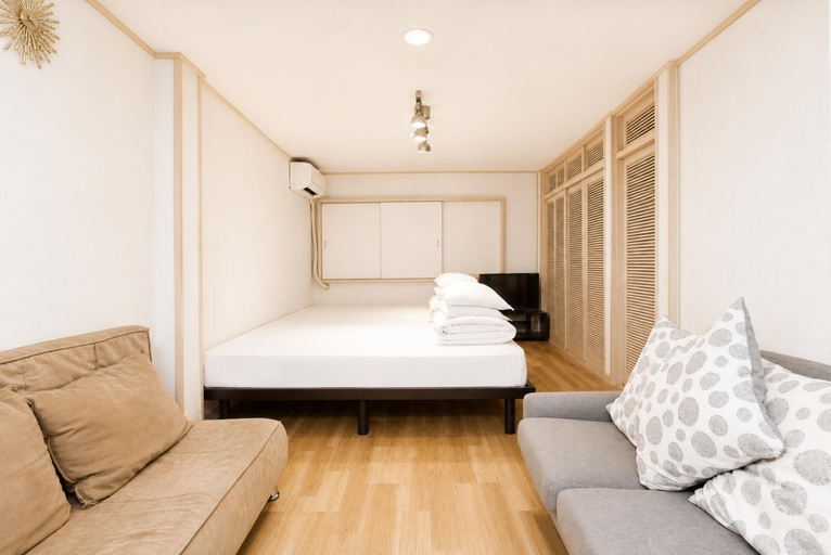 Others 4, Apartment House White Mansion 102, Osaka