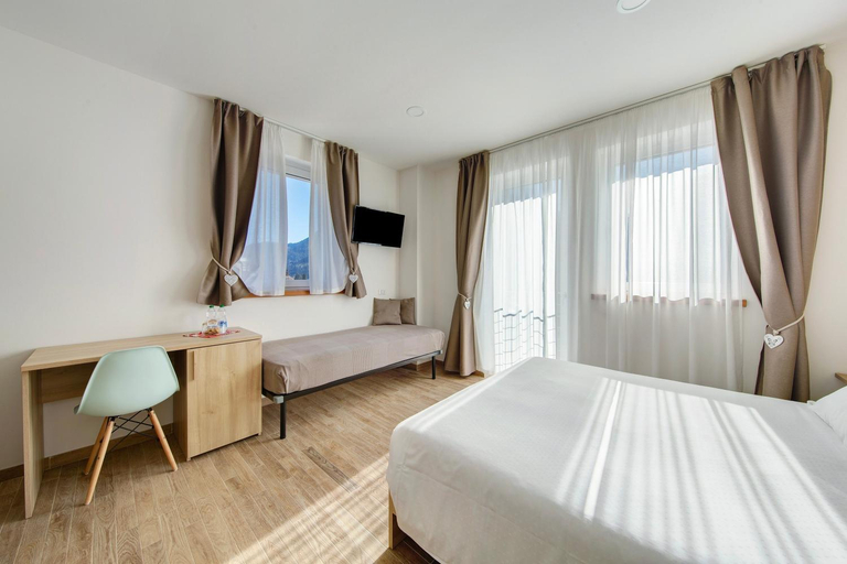 Bedroom 2, Alloggio Turistico Alle Arce, Belluno