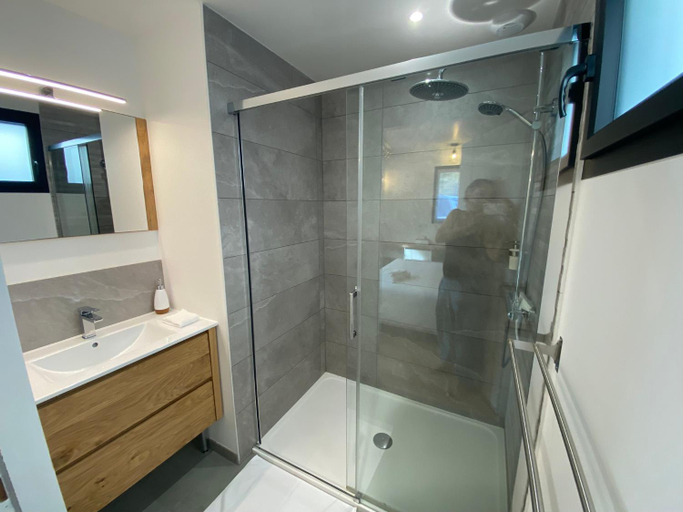 Bathroom 3, La Maison Blanche 1, Loire-Atlantique