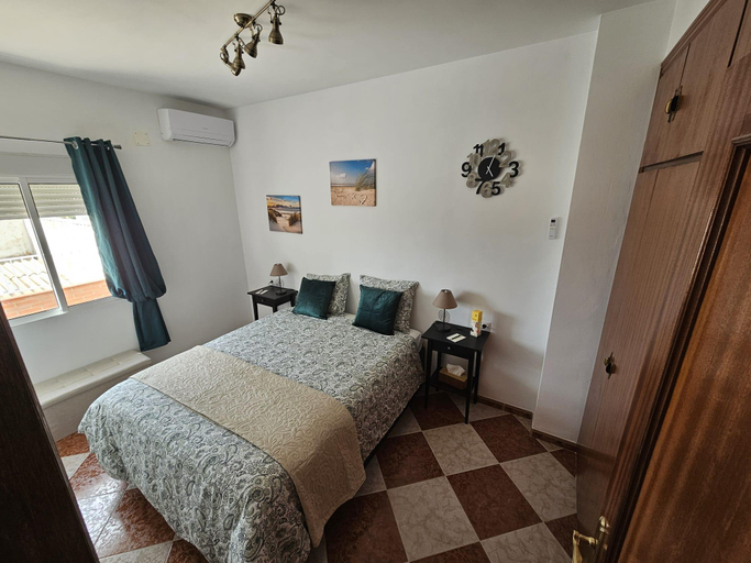 Bedroom 5, Charming 3-Bedroom Apartment in Scenic Mlaga, Málaga
