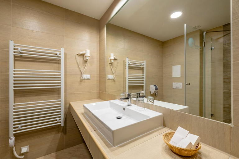 Bathroom, Hotel Aurora, Miskolci