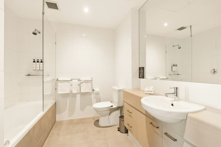 Bathroom 4, Quest Scarborough, Stirling