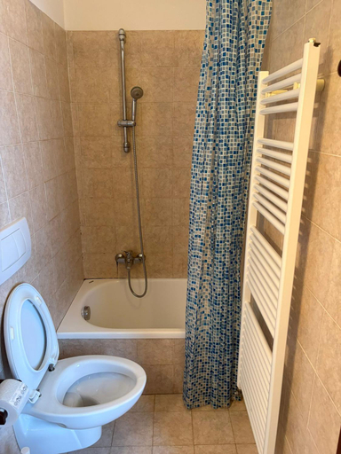 4, Albergo Nonaj, Vercelli