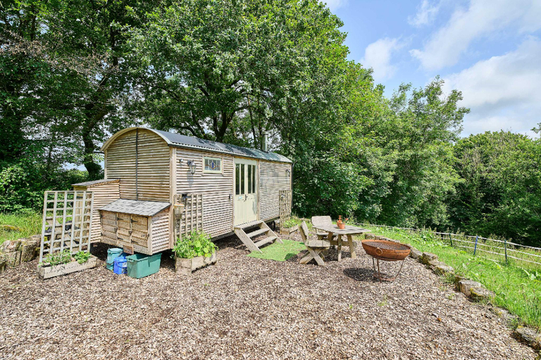 Others 4, Host & Stay | Dipple Farm Shepherds Hut, Devon