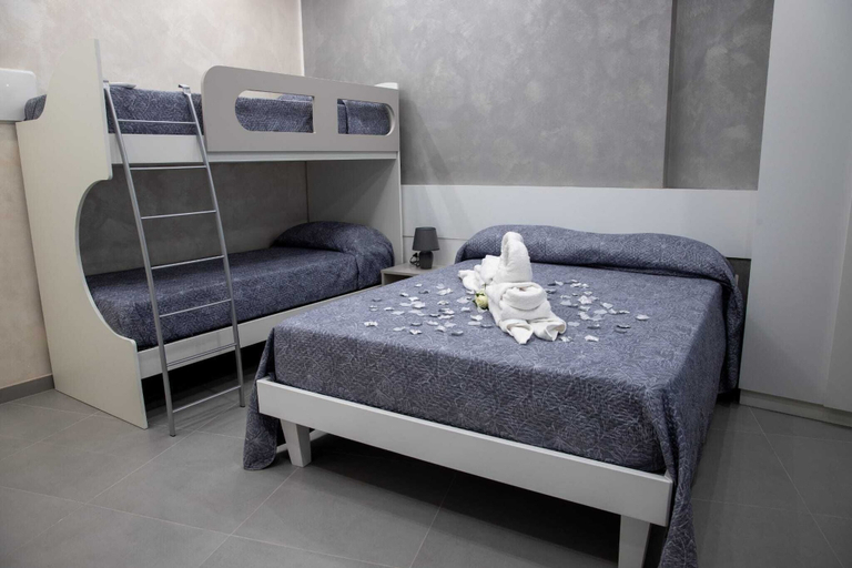 Room 2, Fortuna degli Dei, Vibo Valentia