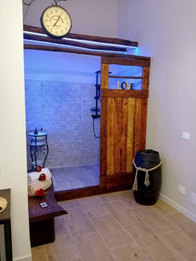 Others 2, casa turistica l'etoile, Bari