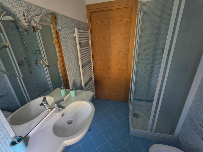 Bathroom 5, B&B Fantasia, Savona