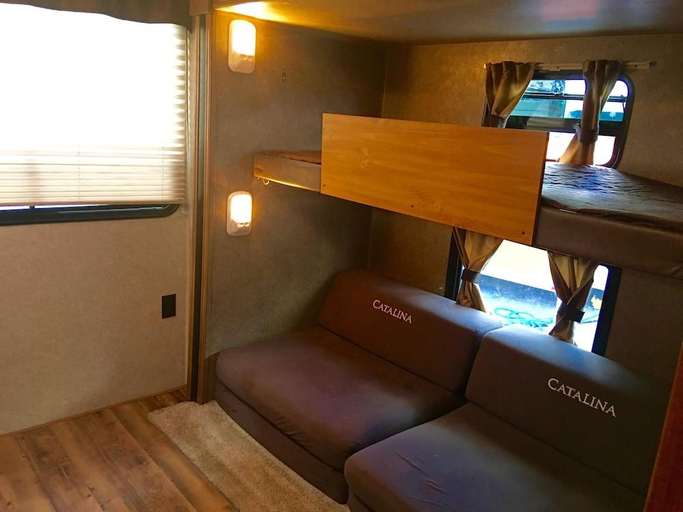Others 4, Enduro RV Citrus Valley Resort, Lake