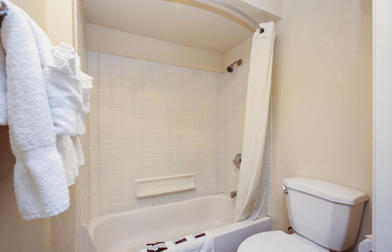 Bathroom, Red Roof Inn Lompoc, Santa Barbara