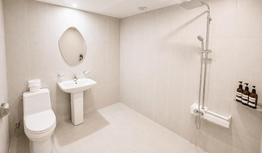 Bathroom 3, Gimhae Tour Hotel, Gimhae