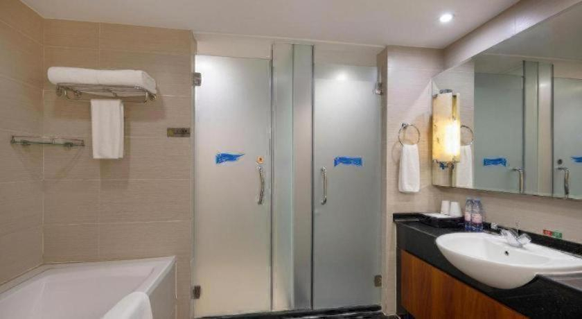 Bathroom 4, Linyi Blue Horizon Intenational Hotel, Linyi