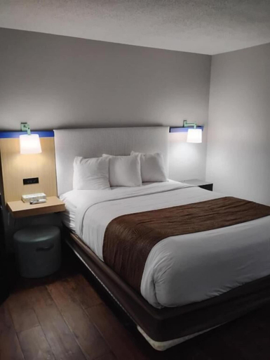 Room 5, Battle Creek Hotel, Calhoun