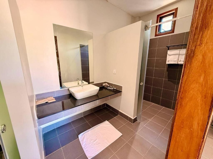 Bathroom 2, Tevy Resort Koh Rong, Sihanoukville