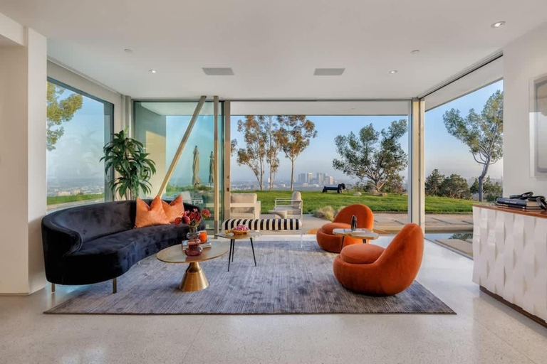Others 4, Vue Modern, Los Angeles