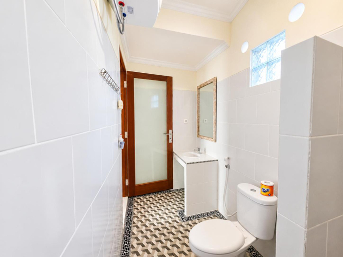Bathroom 5, Tegalsari Guest House Canggu, Badung