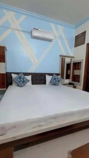 Room 3, Hotel Shree Siddhi Vinayak, Pratapgarh