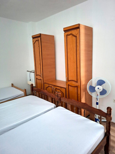 3, Sobe Knezevic