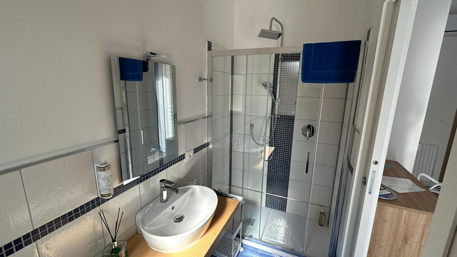 Bathroom 5, Torre Letus, Agrigento