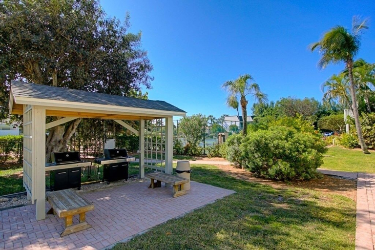 Outdoor dining 2, Mariner Pointe 1082 2 Bedroom Condo, Lee