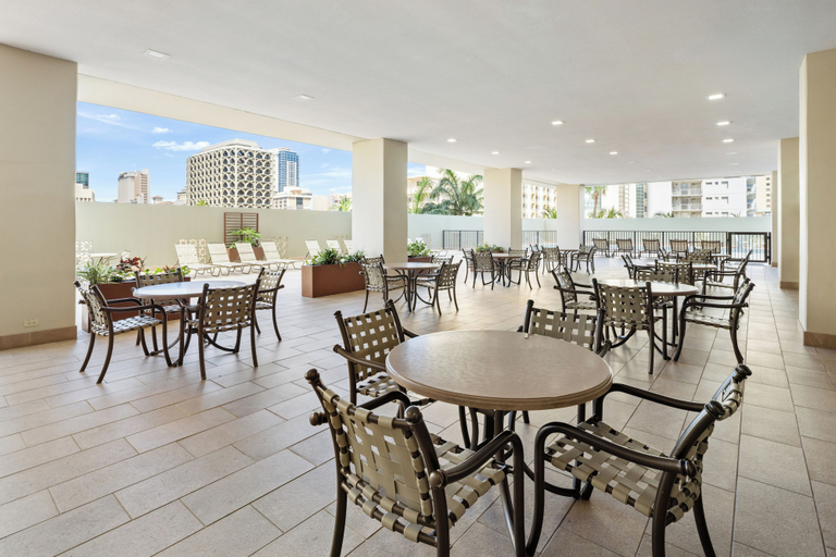 Food & Drinks 5, Royal Kuhio, Honolulu