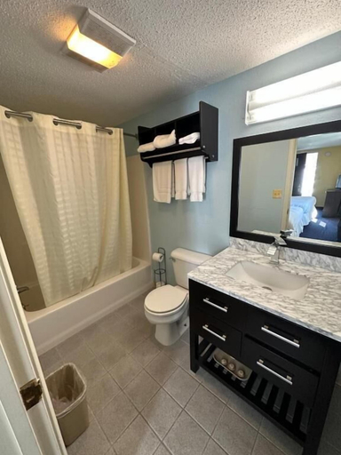 Bathroom 5, WELCOME INN, Washington