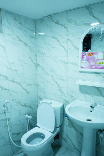Bathroom 2, Nilaveli Stay Inn, Kuchchaveli