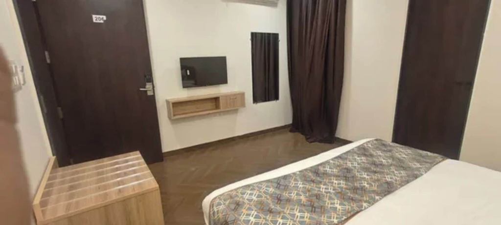 Room 2, Fabhotel Grand Shivaay, Indore