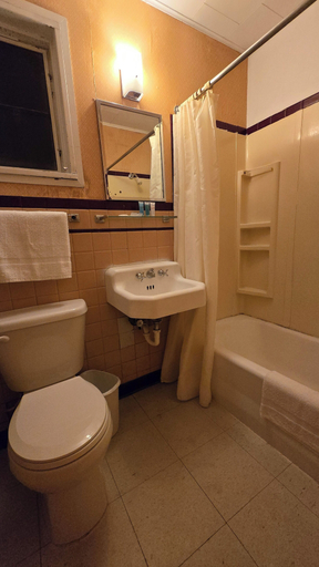 Bathroom 4, Lazy K Motel, Keith