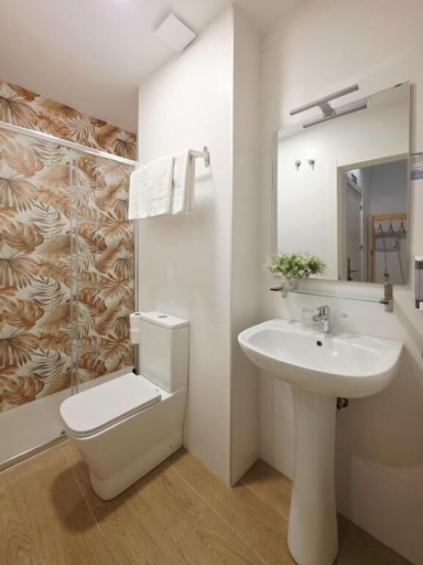 Bathroom 3, Bilbao ROOMS & KITCHEN Zurbaran, Vizcaya