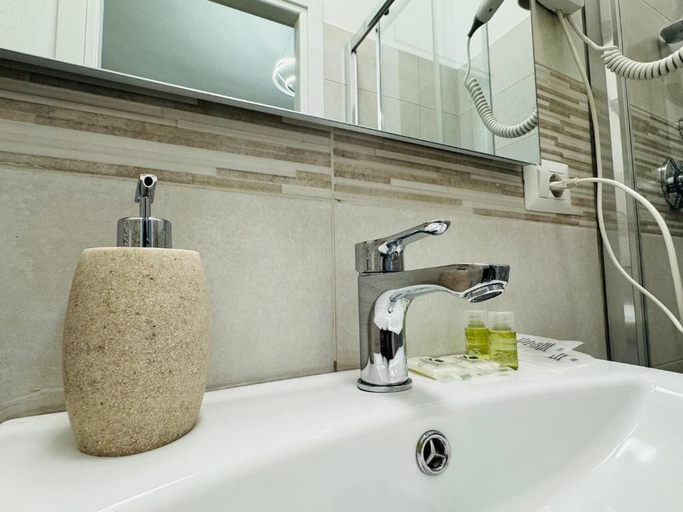 Bathroom 5, Villa Matilde, Pisa